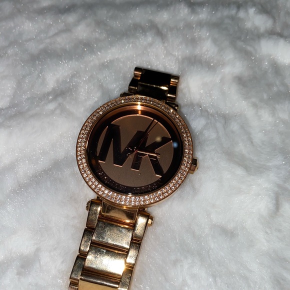 michael kors rose gold watch - Picture 3 of 3